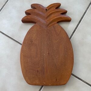 Kamani Wooden 🍍Pineapple Shaped Cutting Board